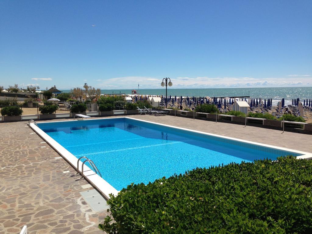 RESIDENCE FARO - WALTERIGATO Apartments SOLO PER FAMIGLIE Lido di Jesolo Esterno foto